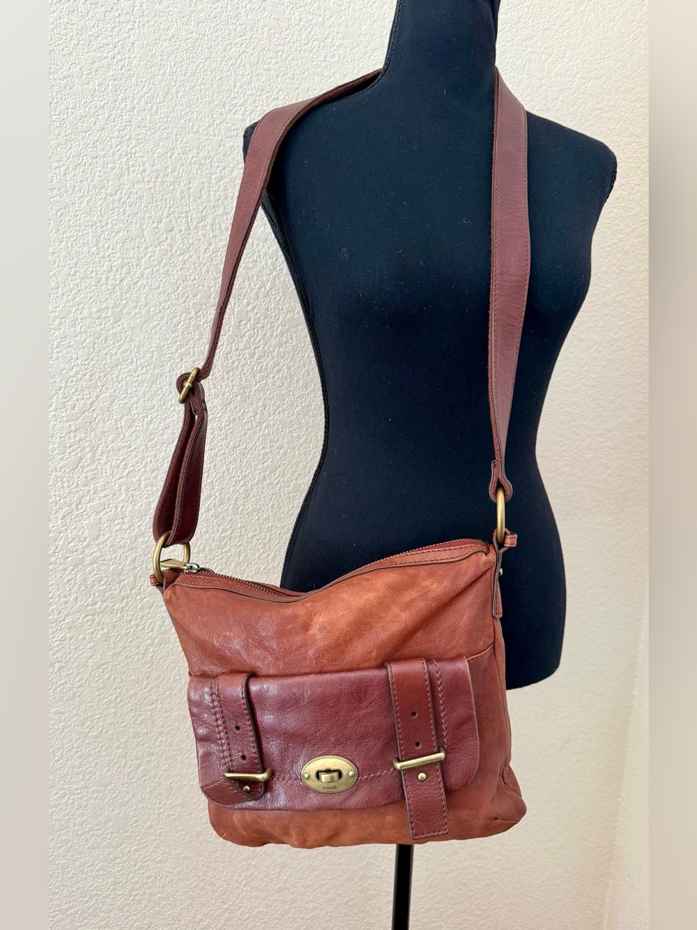 Fossil Brown Leather Crossbody Messenger Bag with Front Buckle Pocket 11x11.5